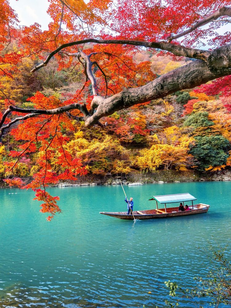 boatman-punting-boat-river-arashiyama-autumn-season-along-river-kyoto-japan-min